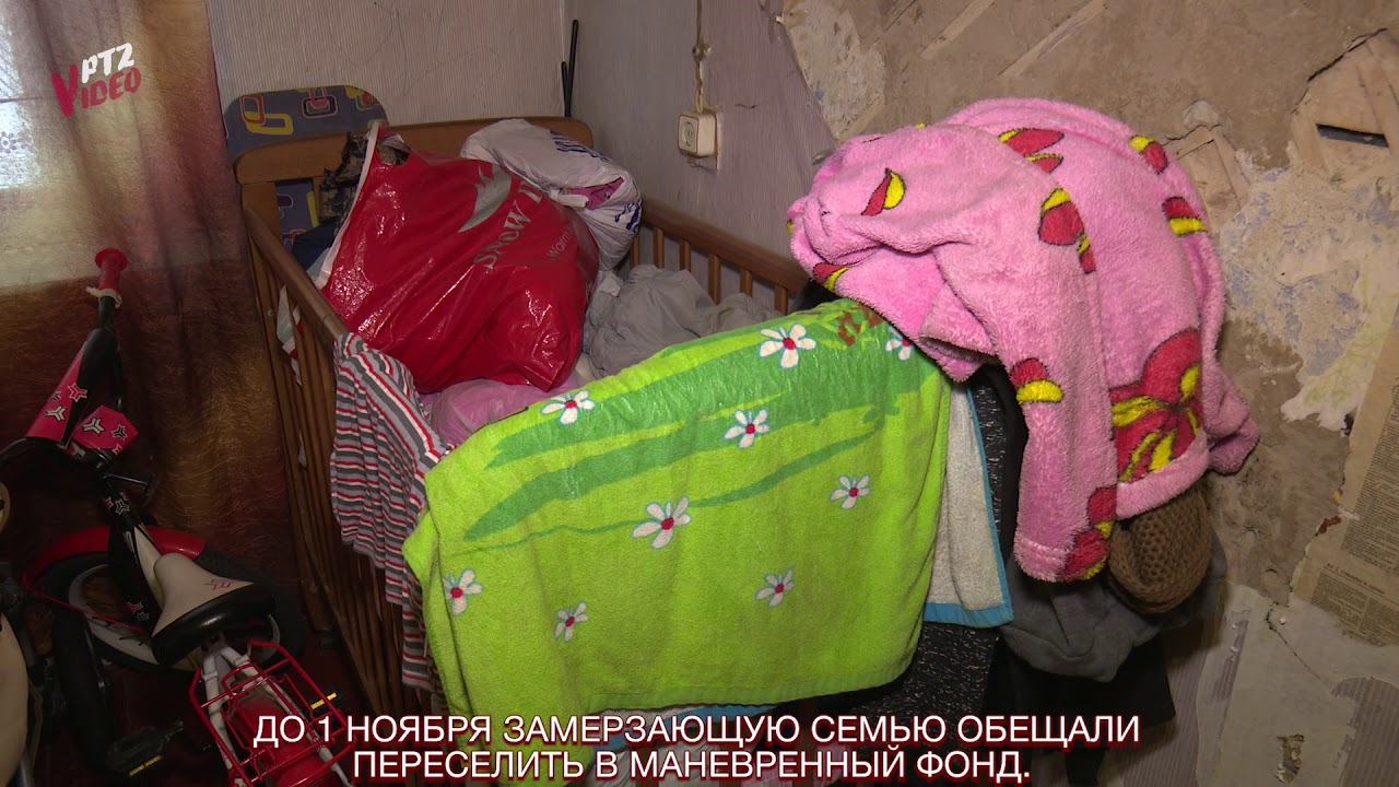 Топить печку зимой