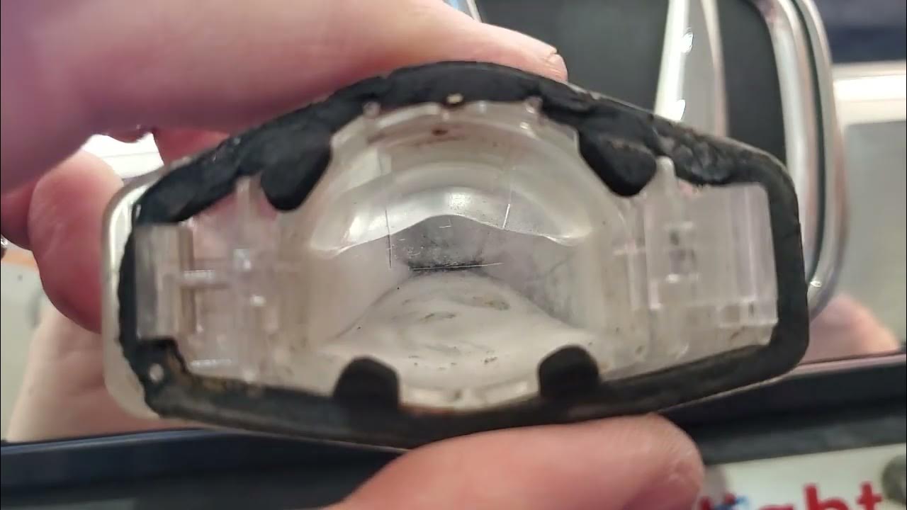 2008 Honda CRV License plate blub replacement. - YouTube