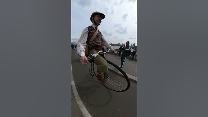 🚲 Rolling past the Houses of Parliament on a Penny Farthing like it's the 1800s! 🏛️ #pennyfarthing