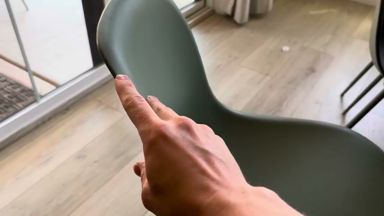 POLY & BARK Isla Modern Kitchen Chairs Set, Quick Assembly Simple Cafe Chairs Plastic for Indoor or