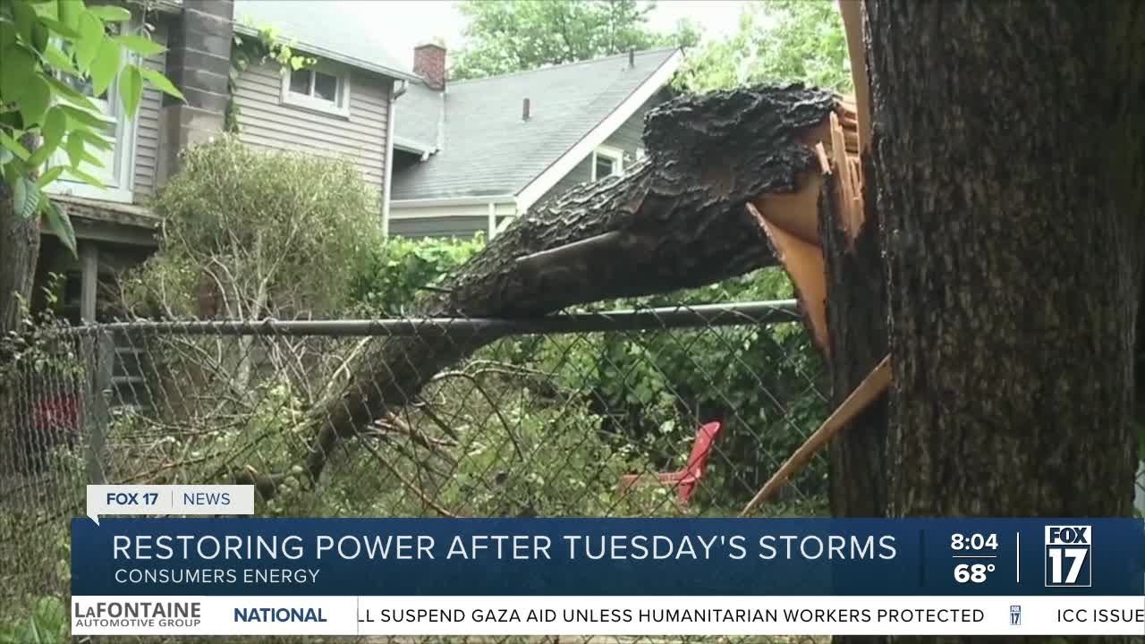 Outages remain, power restored to 100,000 customers (8a) - YouTube