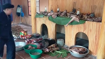 mổ trâu cúng thần rừng"ông cán lũng", của người vùng cao.custom of worshiping the forest god