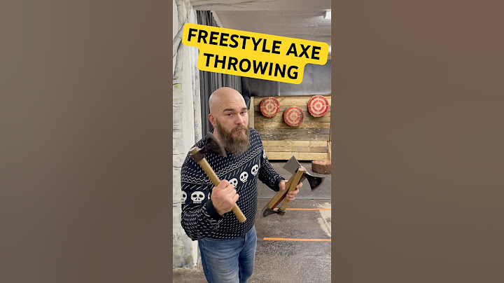 World champion knife and axe thrower freestyle throwing some axes!🤘❤️🪓