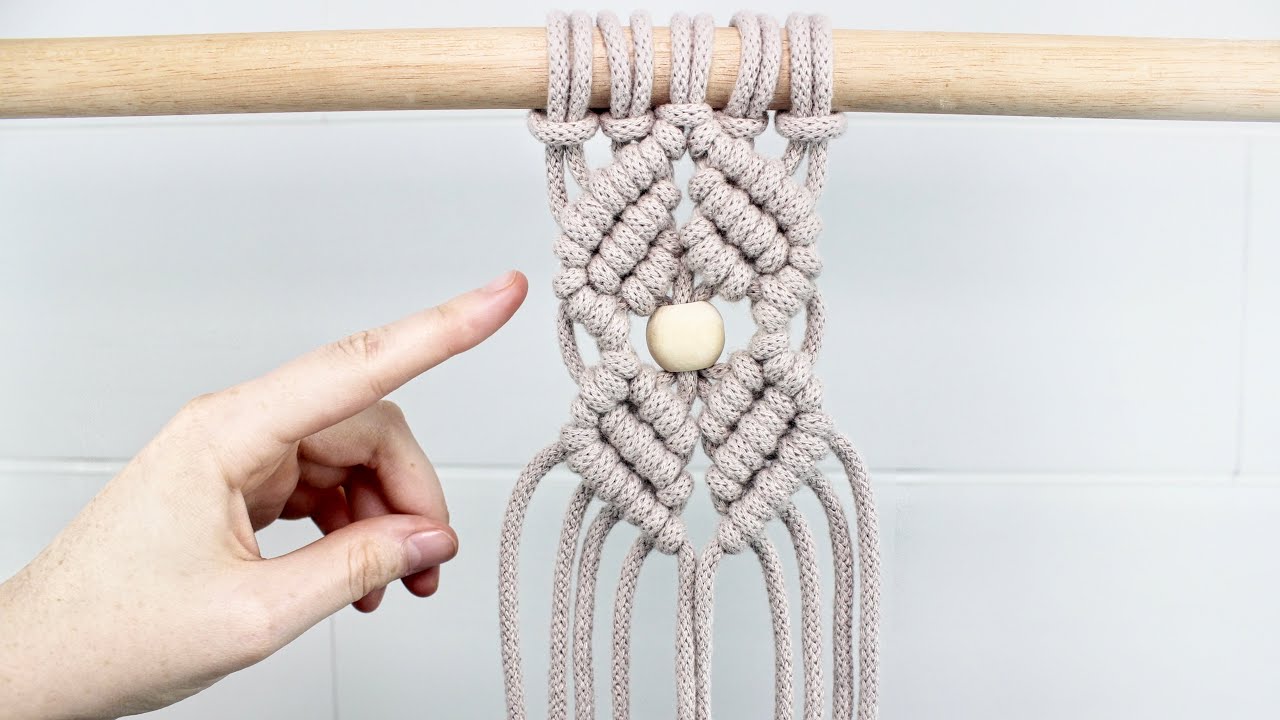Macrame Double Half Hitch Knot Pattern w/ Bead! YouTube