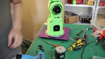 14 -2）3D printed 6Axis Robotic Arm First Axis and base parts installation