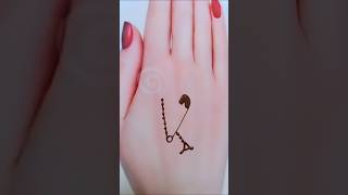 Beautiful ❤️ A love latter mehndi tattoo design use safety pin 🧷 #mehndi #youtubeshorts #hennatatto