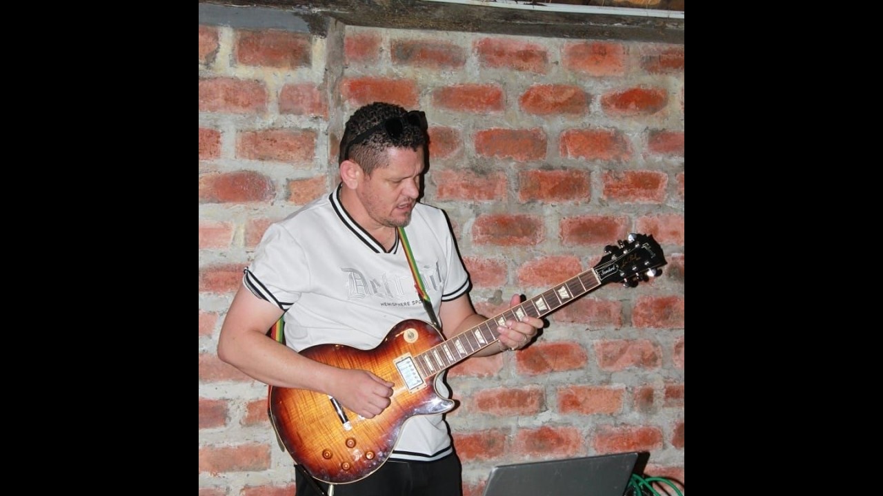 Louis Diergaardt Vastrap (The Revamp) - Gyzie One Man Band - YouTube