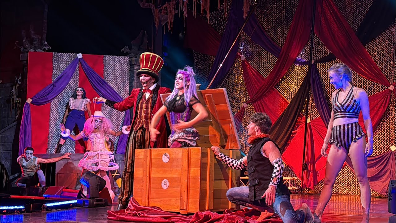 Ringmaster's Cabaret at Fright Fest Six Flags Great America - The Ringmaster’s Revenge