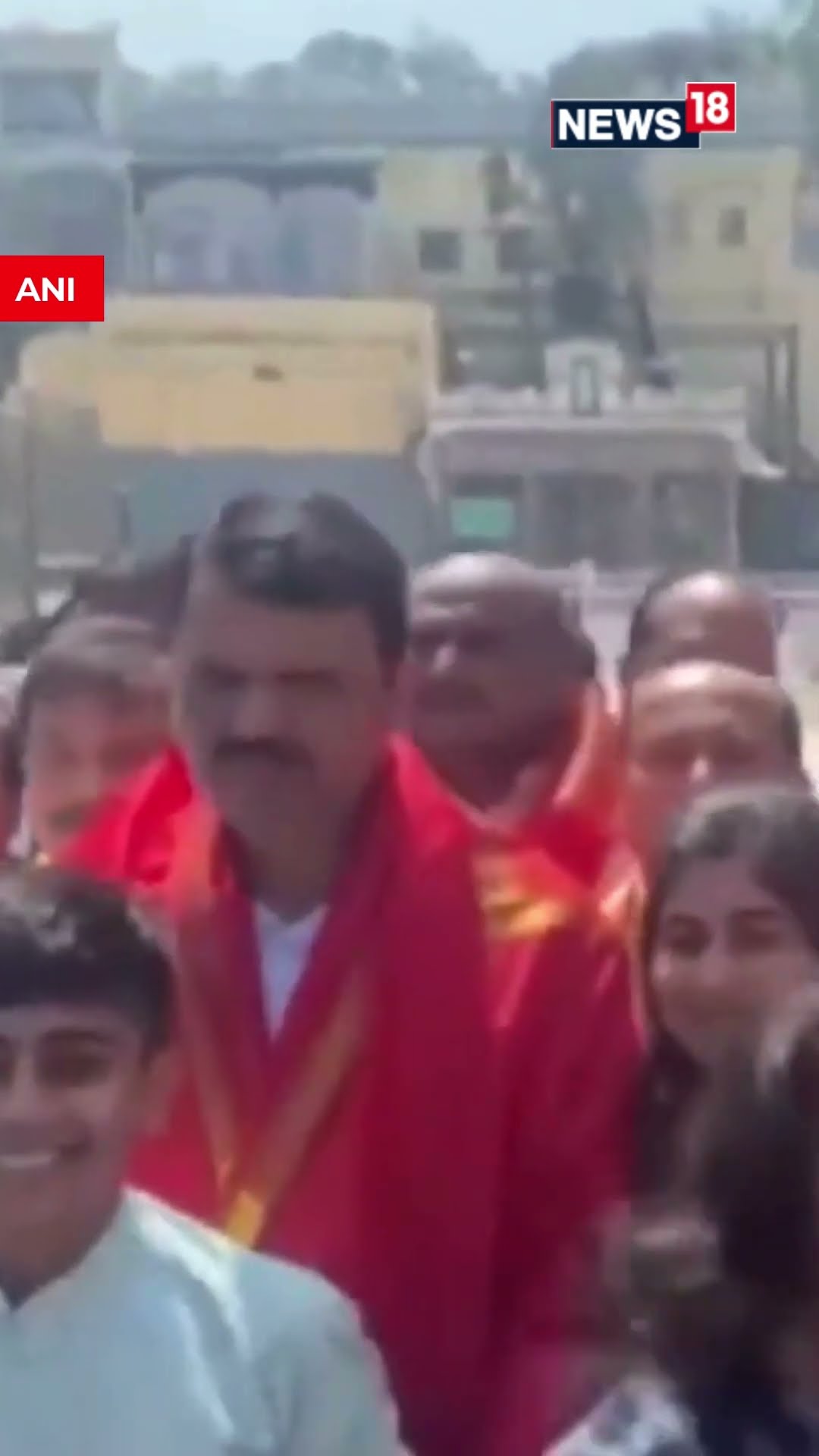 Andhra Pradesh: Maharashtra CM Devendra Fadnavis offered prayers at Venkateswara Temple, Tirumala