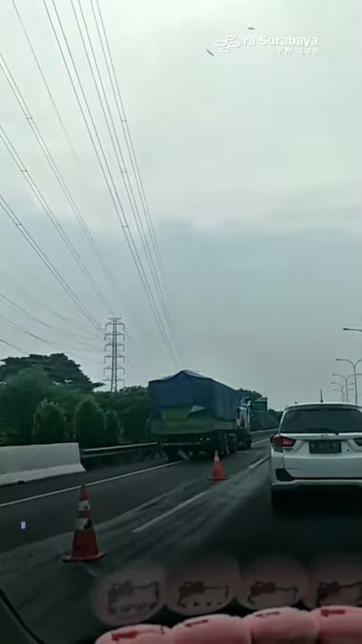 Evakuasi Gear Box Truk Fuso di Tol Juanda