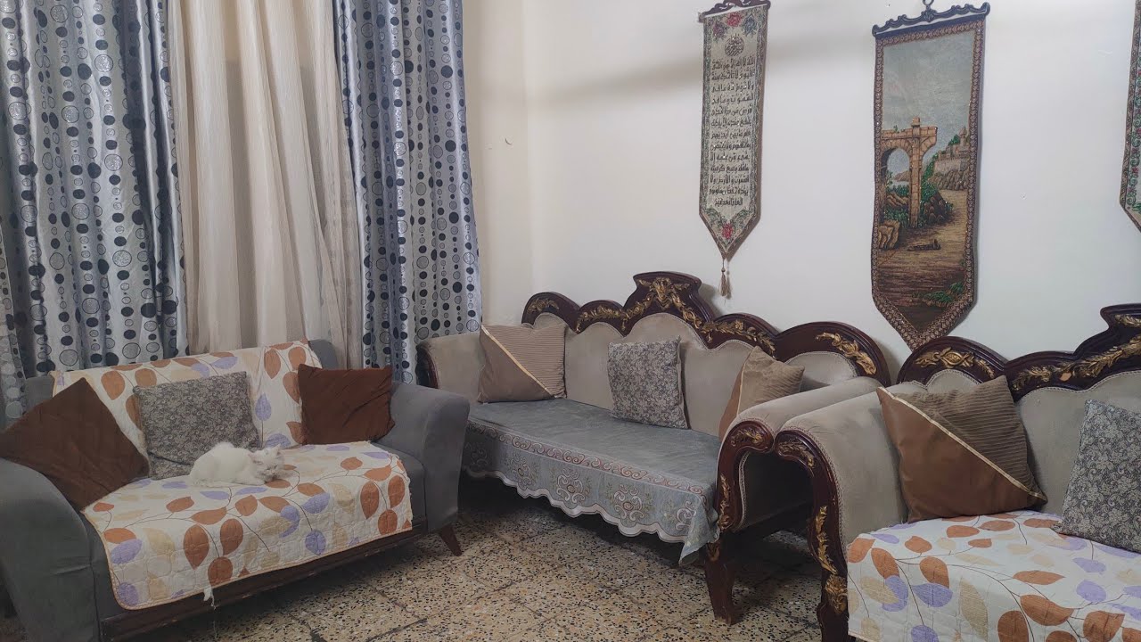 روتين تنظيف تعزيل تغير ب.الصالون.يعني هول بلهجتنا... كمل  راح الصباغ بلشت بشغل👍🏻