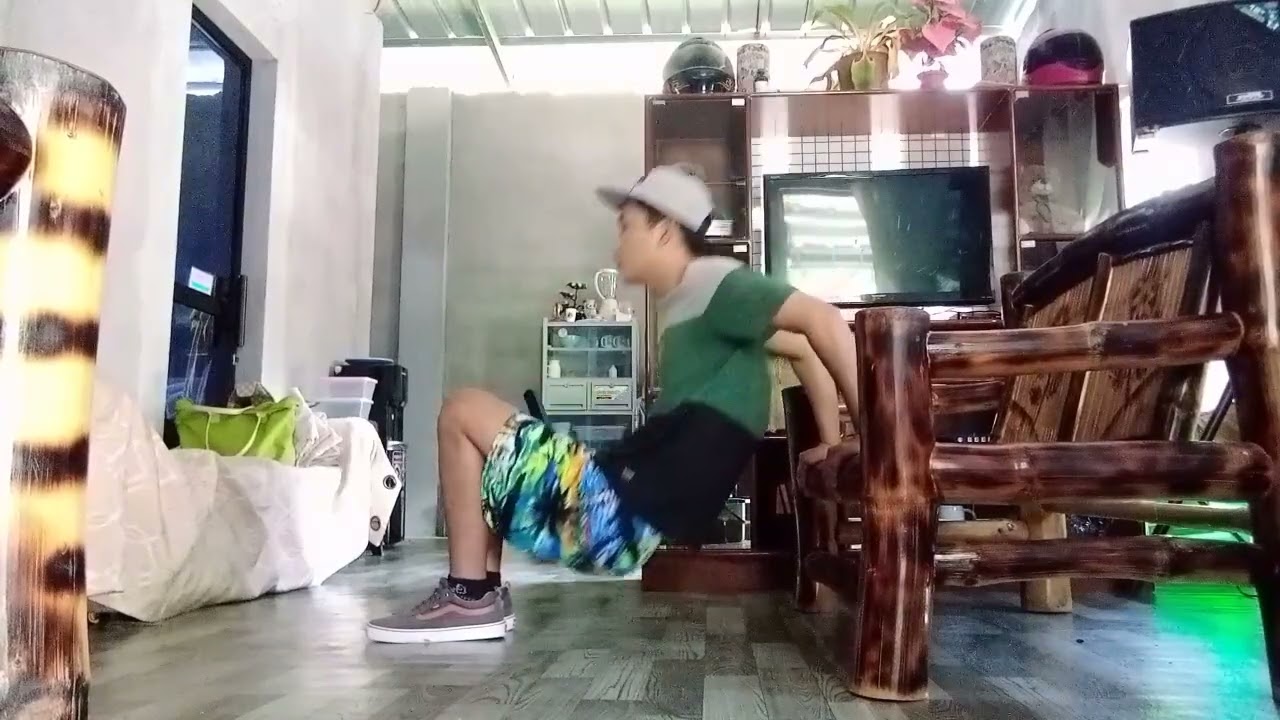 Bodyweight triceps drip: Beginners' workout