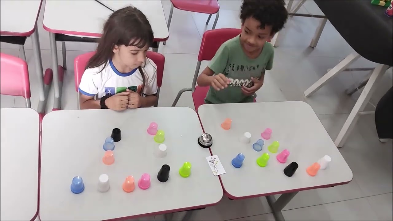 MATEMÁTICA - ATIVIDADES COM COPOS COLORIDOS