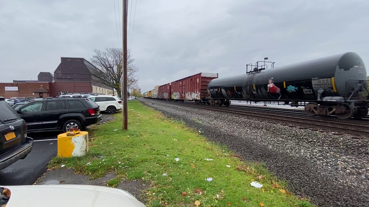 850: CSX q367-29 with friendly crew