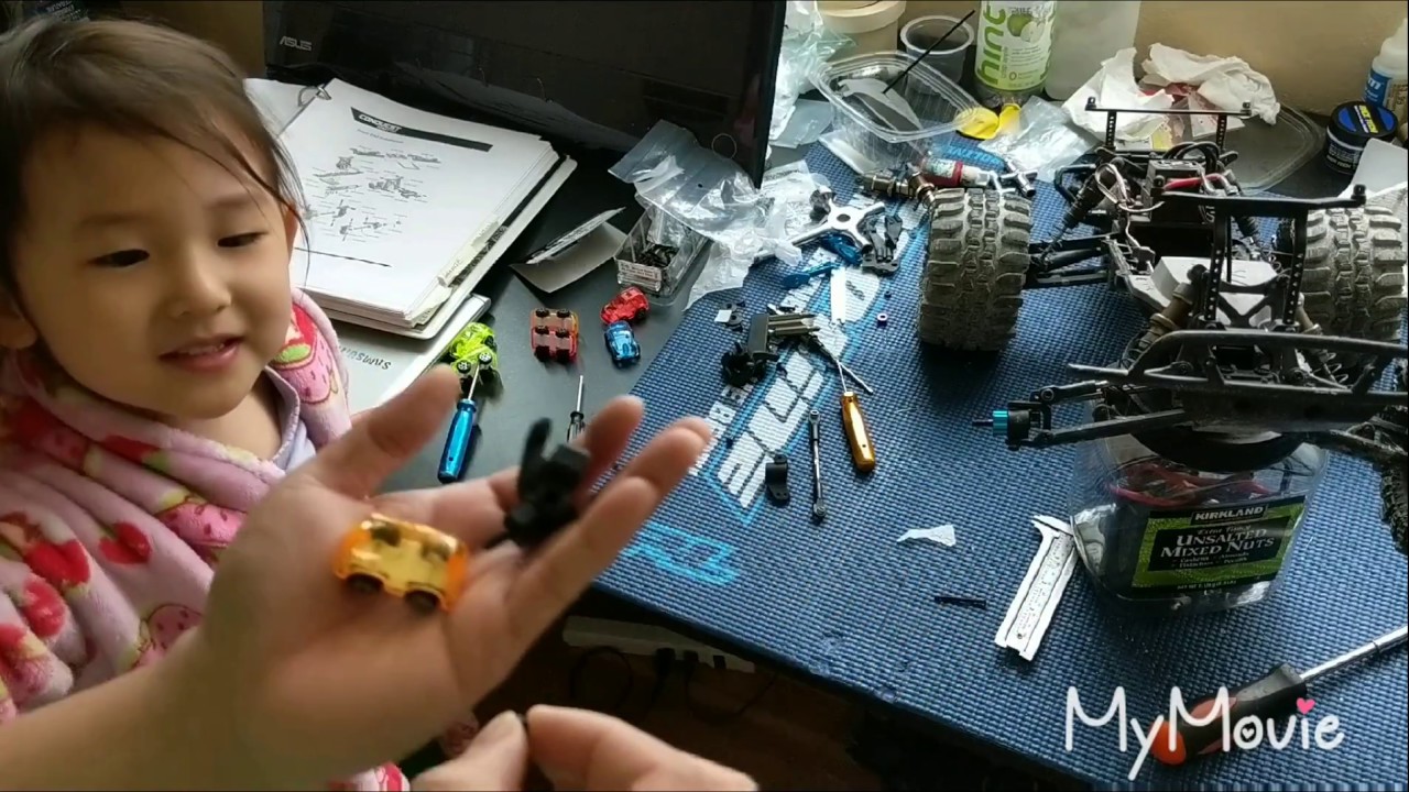 Replacing ECX 2WD Ruckus Torment Amp Circuit Shoulder Screws with ...