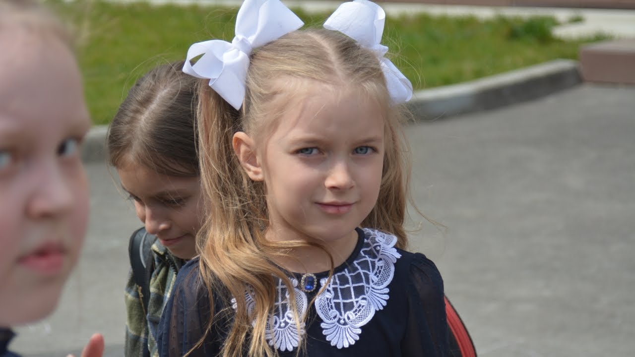 Посадка сирени в школьном дворе 26.04.2023 - YouTube