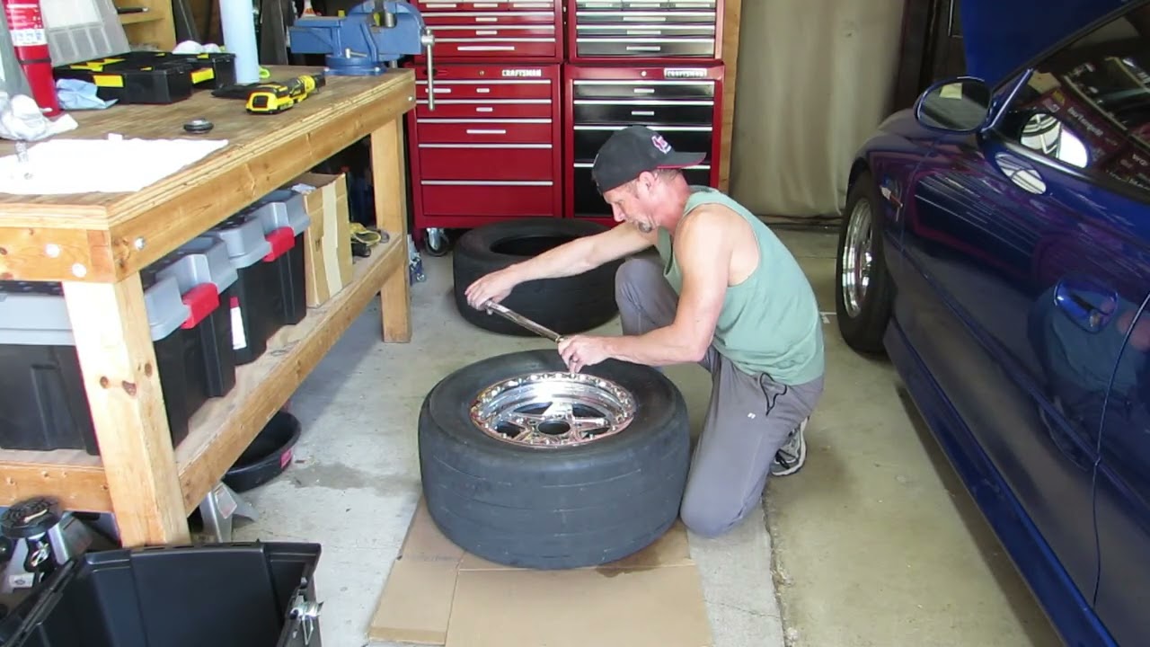 Removing and installing tires with single beadlocks