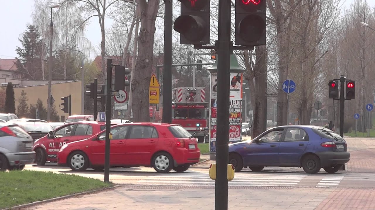 [Trąby + Q2B!!] Wyjazd alarmowy 303[K]51 SD 30 Hurricane/E-ONE z JRG 3 Kraków do akcji [HD]