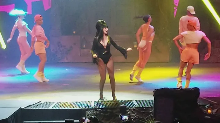 ELVIRA FINAL show 2017 knotts scary farm