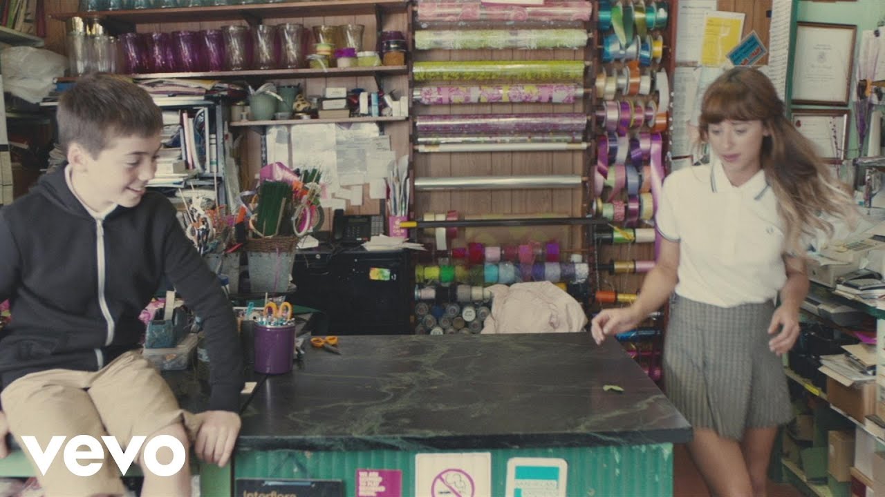 Foxes - Feet Don't Fail Me Now (Official Video) Foxes - Feet Don't Fail Me Now (Official Video)