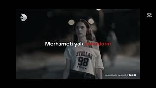 Silah olurum patlarım siyah olur göz altlarım merhameti yoksun uzaklara