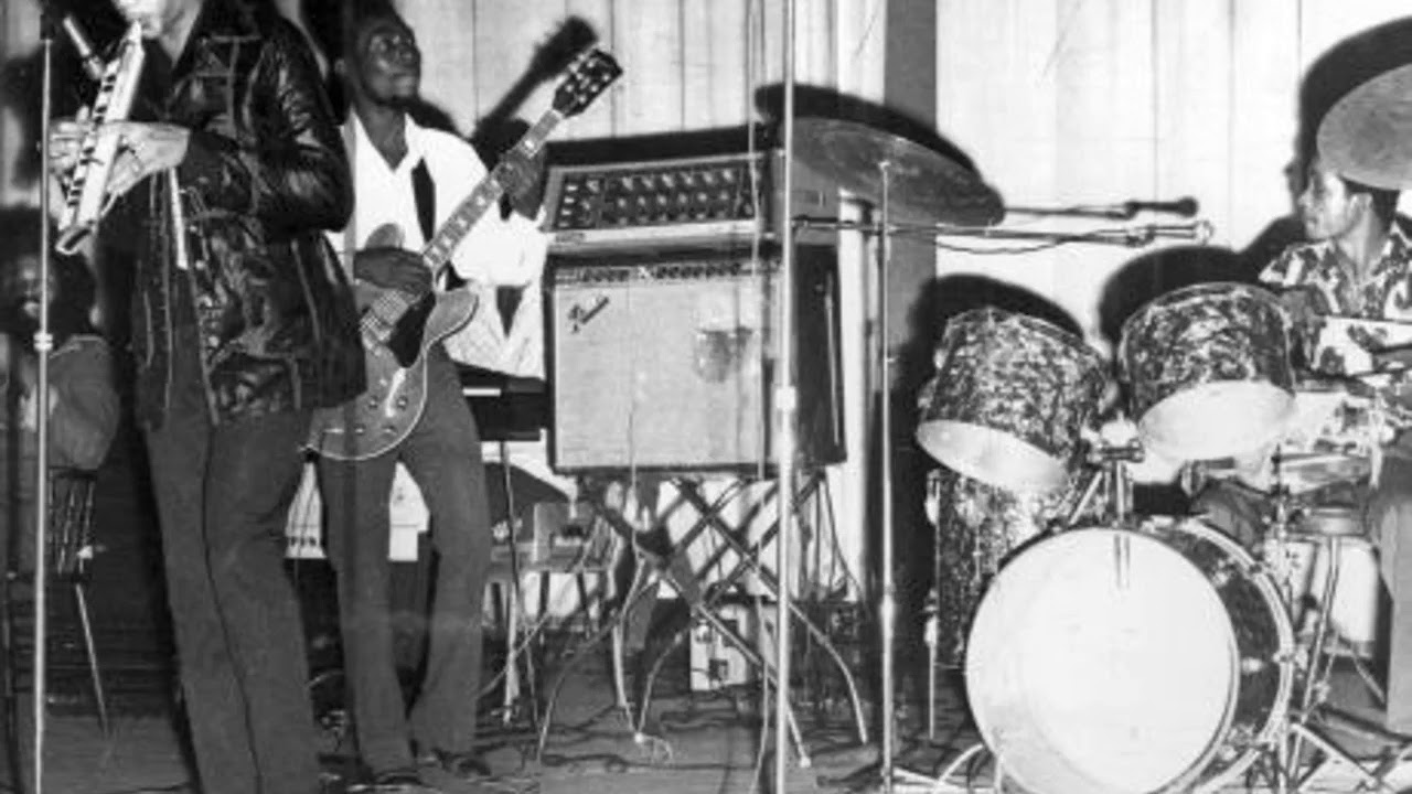 Assista a Augustus Pablo with Delroy Williams in concert (Hartford, Connecticut 1985) no YouTube Assista a Augustus Pablo with Delroy Williams in concert (Hartford, Connecticut 1985) no YouTube