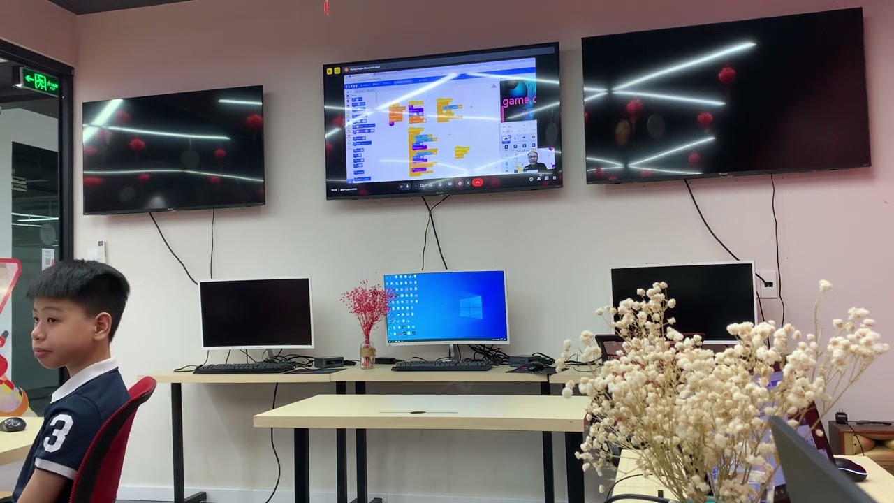 Thuyết trình cuối khoá SI18 (Scratch Creator) của Gia Phúc tại MindX Trường Chinh