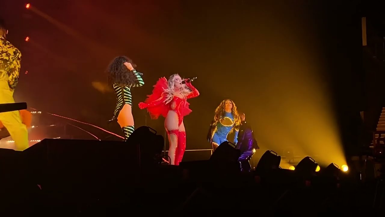 little mix - reggaeton lento + geordie wave | confetti tour (newcastle 04/15)