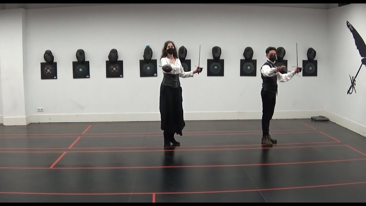 Esgrima escénica, espada y daga con secciones de florete.