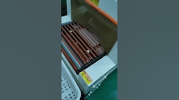 L-shaped sealing and cutting heat shrink film packaging machine.