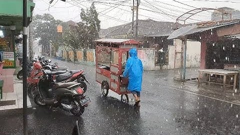 hujan deras bikin basah kuyup