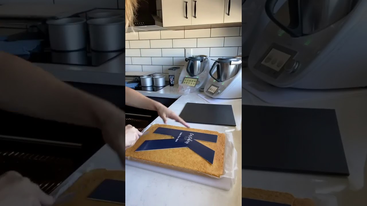 تزيين قالب كيك على شكل حرفK