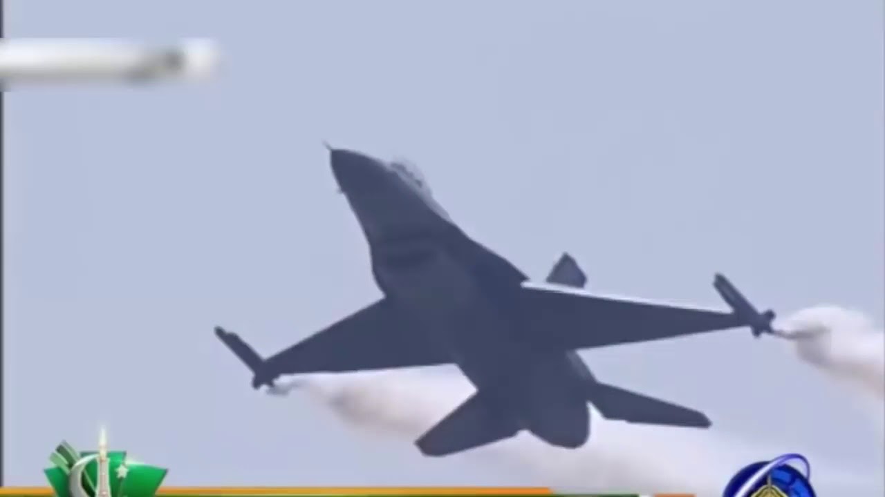 PAF F16 and JF17 Thunder Performing on Pakistan Day Parade 23rd March 2018   YouTube
