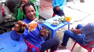 Lấy công cắt lúa, gánh lúa và đặp lúa đổi lấy rơm nuôi bò, Núi Tô, Tri Tôn, An Giang 08/03/2020