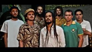 Ponto de Equilibrio Stay Alive feat Don Carlos