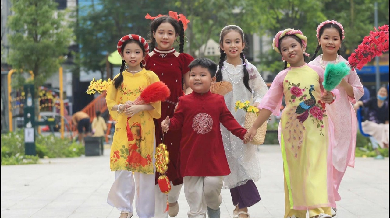 Nụ cười xuân - Bé Xuân Linh