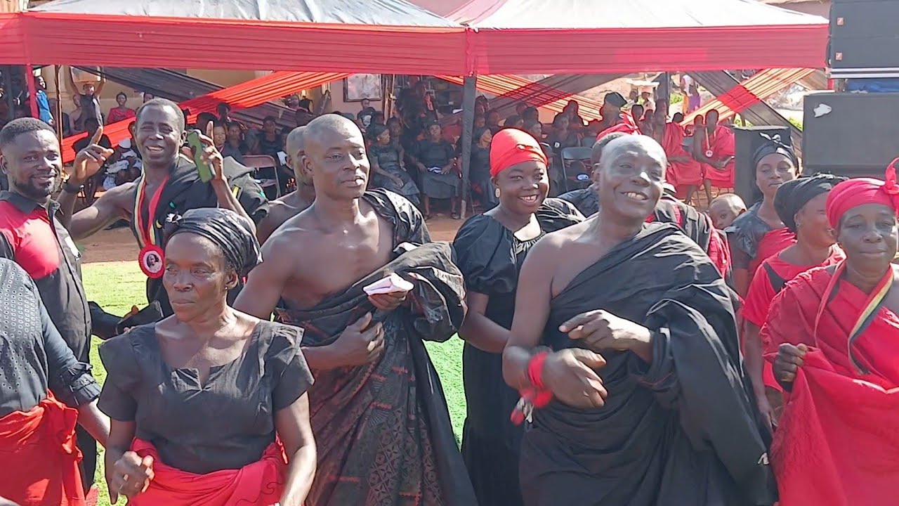 Группа Diwomere Int Live Band исполнила Oman bo adwo🔥 Выступление в Sefwi Amafie было брутальным🎵🎶🎸🔥