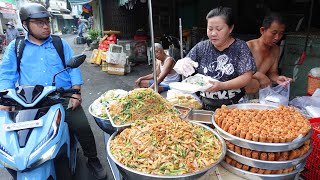 Phở xào, bún xào, miến xào ăn với chả giò giòn rụm ngon có tiếng ở Sài Gòn tháng bán 6 ngày