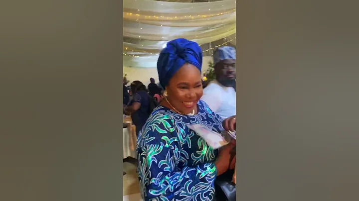 Money rain on Toyin ALAUSA at NIYI Johnson and seyi EDUN twins naming ceremony
