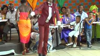 kwadwo nkansah at kente show in italy dancing Azonto & alkayida chords