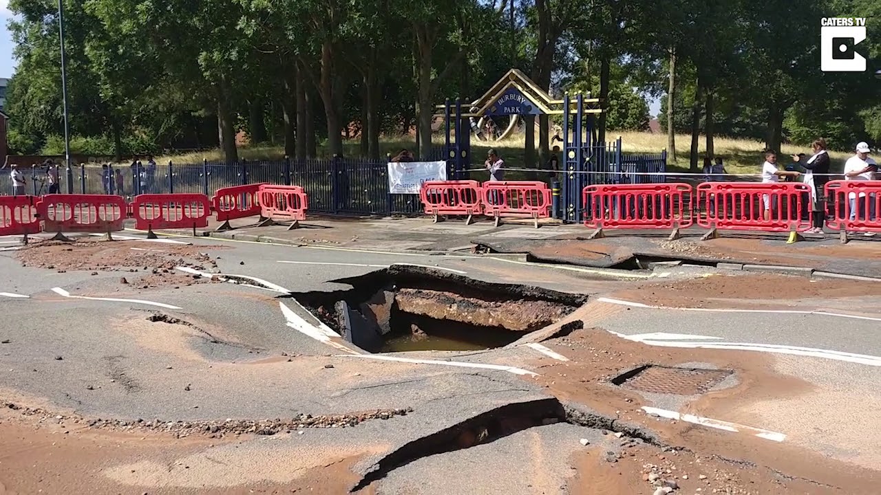 Burst Water Main Ruins Road In Birmingham - YouTube