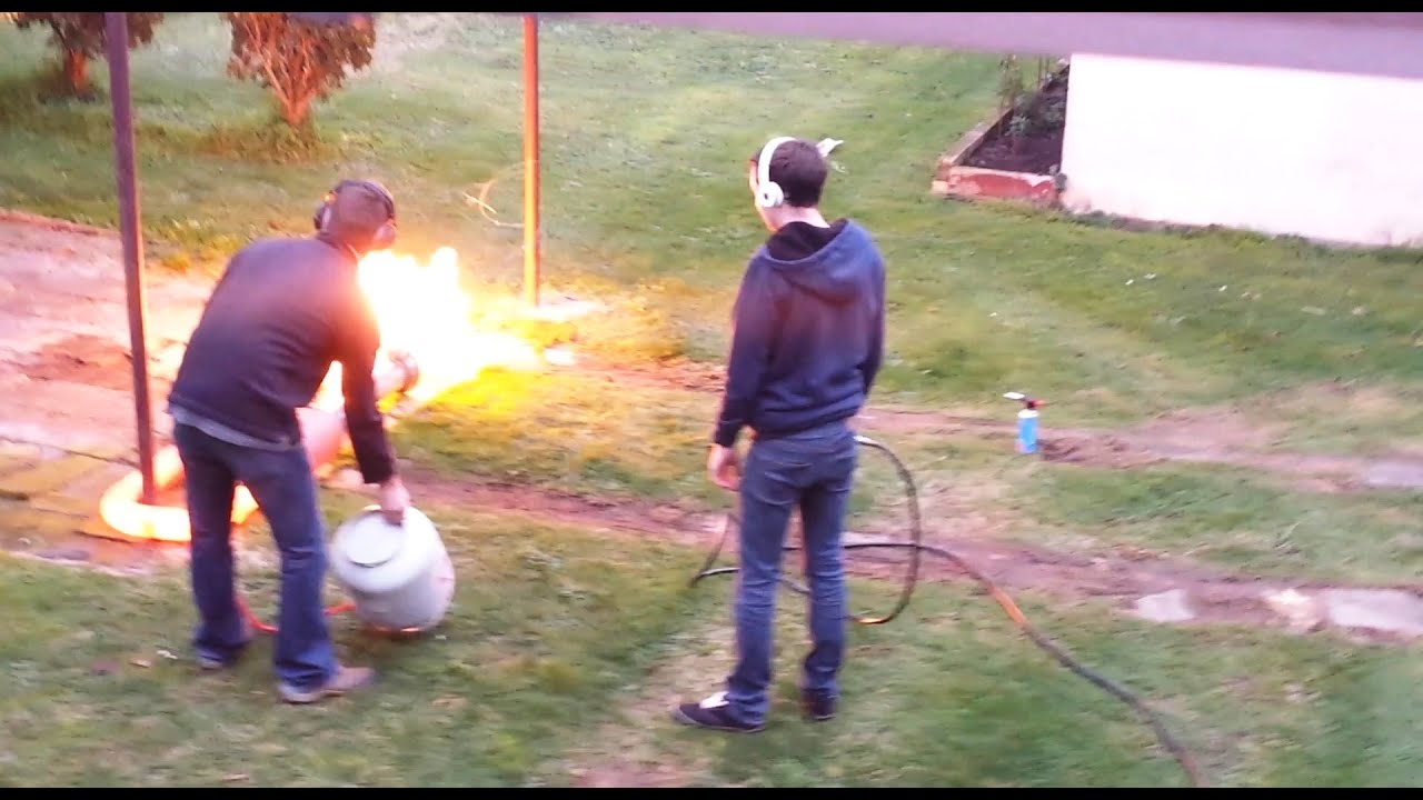 Valveless Pulse Jet Liquid Test run - YouTube