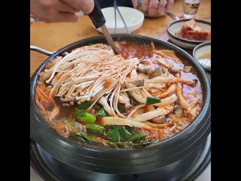 #짜글이 #찌개 #국물요리 #상주 #food #버섯 #먹방 #얼큰 #돼지고기 #푸드 #맛집추천 #좋아요 #공유 #맛있는 #더샵가요주점 #나성식육식당 #좋은글 #shorts