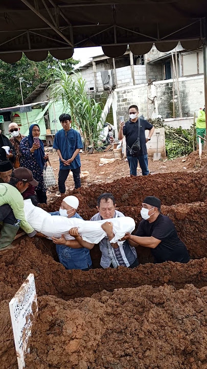 Pemakaman Dramatis Lubang Kuburan Di Penuhi Dengan Air #makambesar #makam