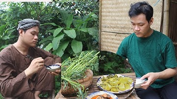 bữa cơm ăn với rau nhút và dưa cải chấm với cá mồi chay/ cọp ti miền tây