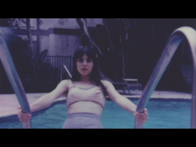 Hazel English - There She Goes