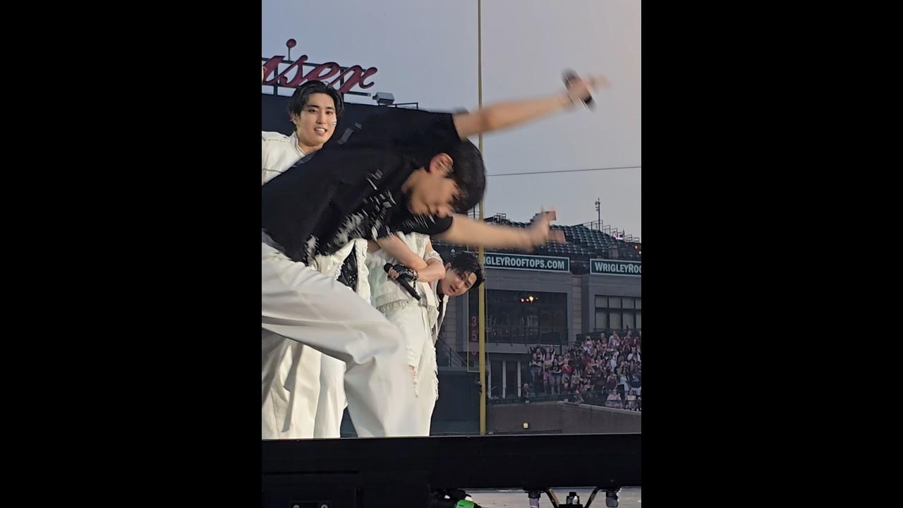 Seungmin’s attempt at a cart wheel for today’s Walkin’ on Water #straykids #seungmin Seungmin’s attempt at a cart wheel for today’s Walkin’ on Water #straykids #seungmin