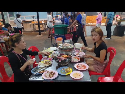 Pattaya Diaries Catching big prawns in an enormous restaurant before chilling them for BBQ 25.94.22