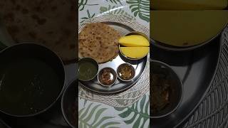Raat Ka khana #aloo paratha chatni aam hai aur kya kya hai dekhiae?#trending #food #dinner#viral