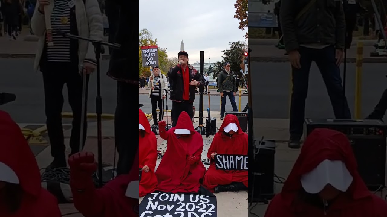 Майлз Солей из Outernational выступает на митинге Surround the White House 1.0, 15 ноября 2025 г.